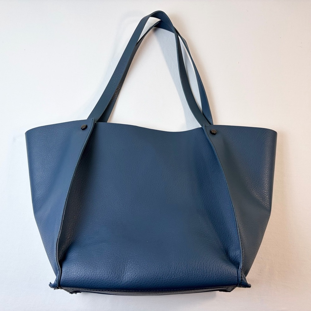 Chic Nieman Marcus faux Leather Tote Bag teal/navy